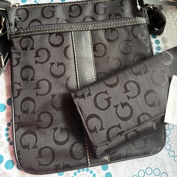 NEW-Crossbody & Matching Wallet black with G accents & silver hardware - Picture 6 of 10